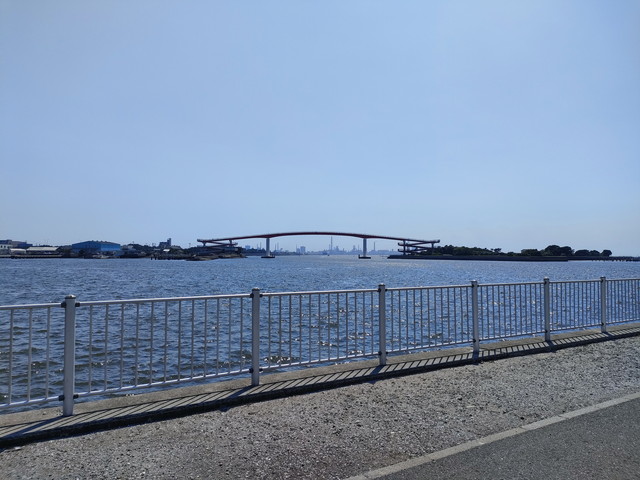 木更津内港公園から沖ノ島大橋を望む
