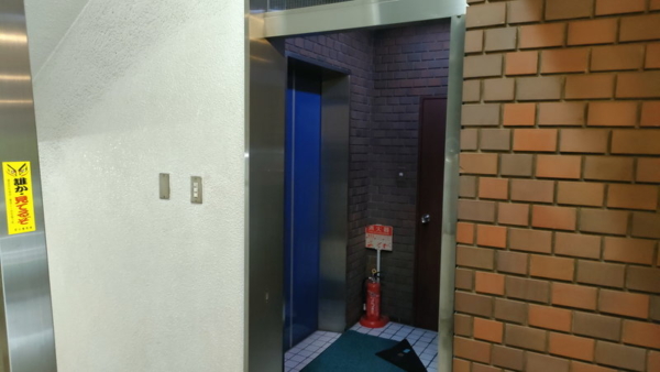 SEO検定の東京会場の奥にあるエレベーター