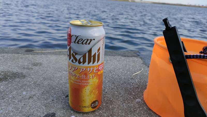 多摩川で昼に飲むビール