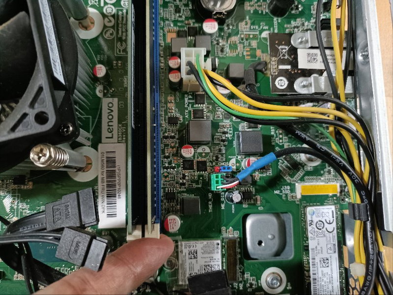 Lenovo　ideacentre510sのメモリ装着時の爪部分の画像