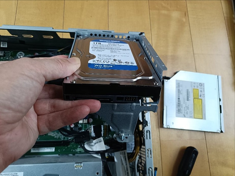 Lenovo　ideacentre510sのHDDを外した画像