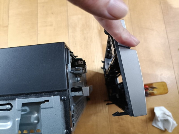 Lenovo　ideacentre510sの正面プラスティックを外した画像