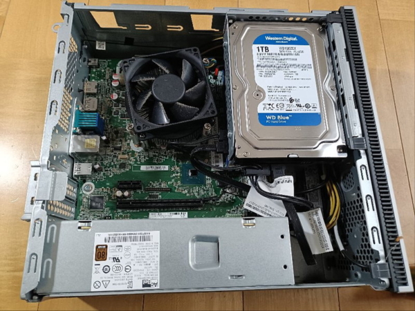 Lenovo　ideacentre510sの側面を開封した画像