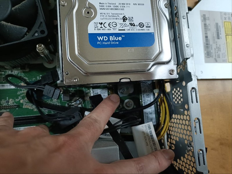 Lenovo　ideacentre510sのHDDパーツの外すネジ