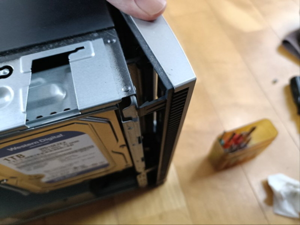 Lenovo　ideacentre510sの正面のカバーの外し方