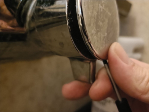 ＢＦ－８７４８Ｔ型の操作カバーはドライバーで外れる