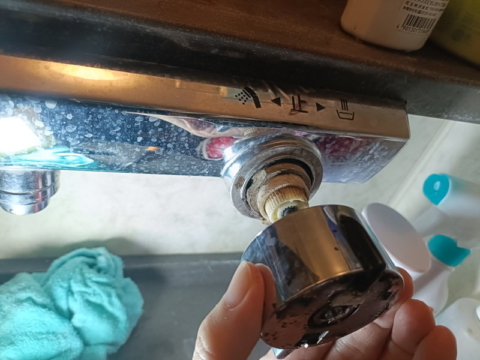 INAXサーモスタット付シャワーバス水栓　ＢＦ－８７４８Ｔ型を外す