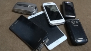 古い捨てられない携帯電話